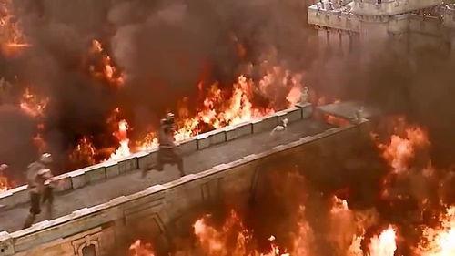 巨人攻城在线视频